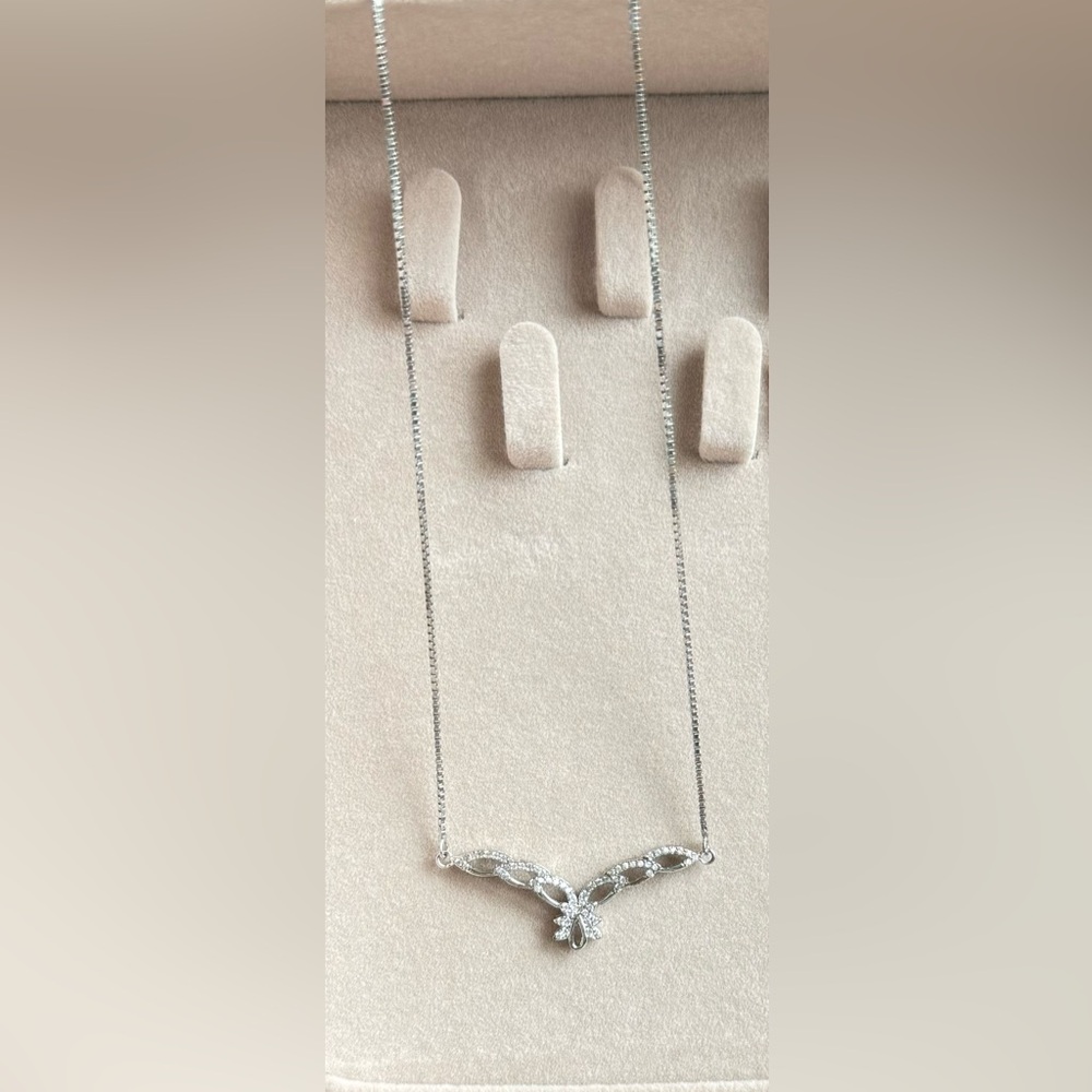 Elegant necklace